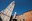A fianco dell’abside del Duomo, con i suoi 89,32 metri, si proietta verso l’alto la torre Ghirlandina, il simbolo della città di Modena. La Ghirlandina è stata battezzata dai modenesi con questo vezzeggiativo per il doppio giro di balaustre che incoronano la guglia, “leggiadre come ghirlande”.